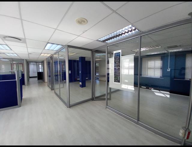 1,940M² OFFICE TO LET IN BRYANSTON